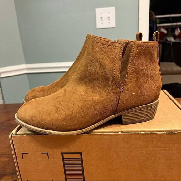 New Journee Collection Womens Rimi Bootie Vegan Suede Ankle Boot Camel Size 10 - Picture 4 of 9